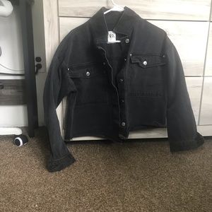 Denim jacket with raw-hem🛍🛍